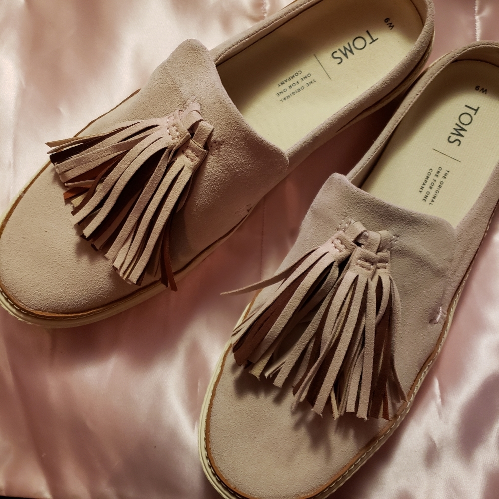 Like new Tom's suede tassel slip ons rose blush